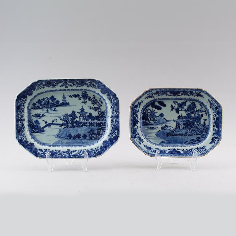 STEKFAT, 2 st, porslin, Kina, Qianlong 1736-1795.
