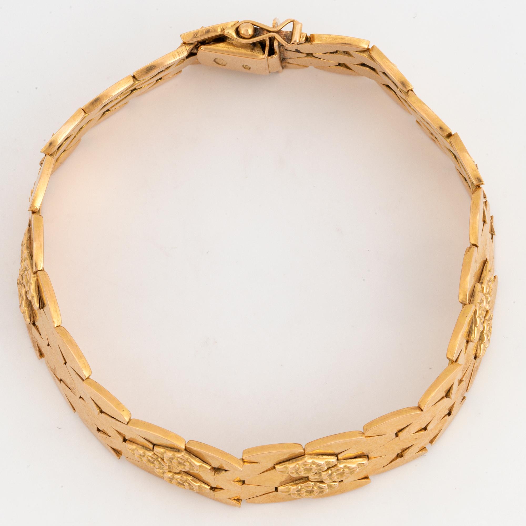 18K gold bracelet.