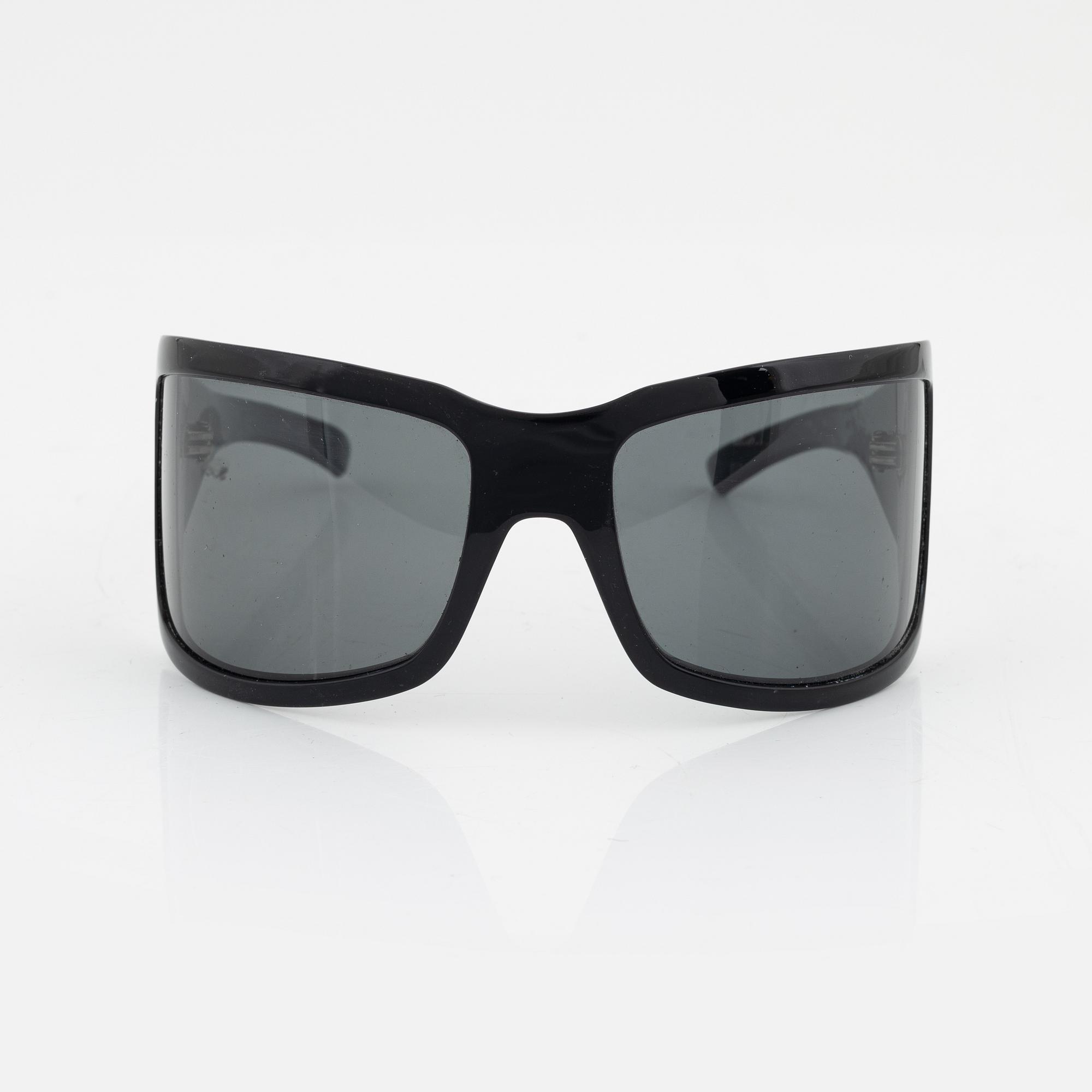 Bottega Veneta, a pair of sunglasses.