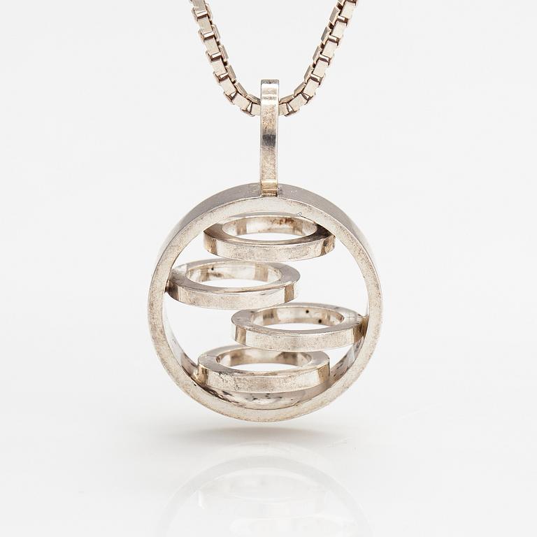 Elis Kauppi, Halsband, stelringsilver. Kupittaan kulta, Åbo 1966.