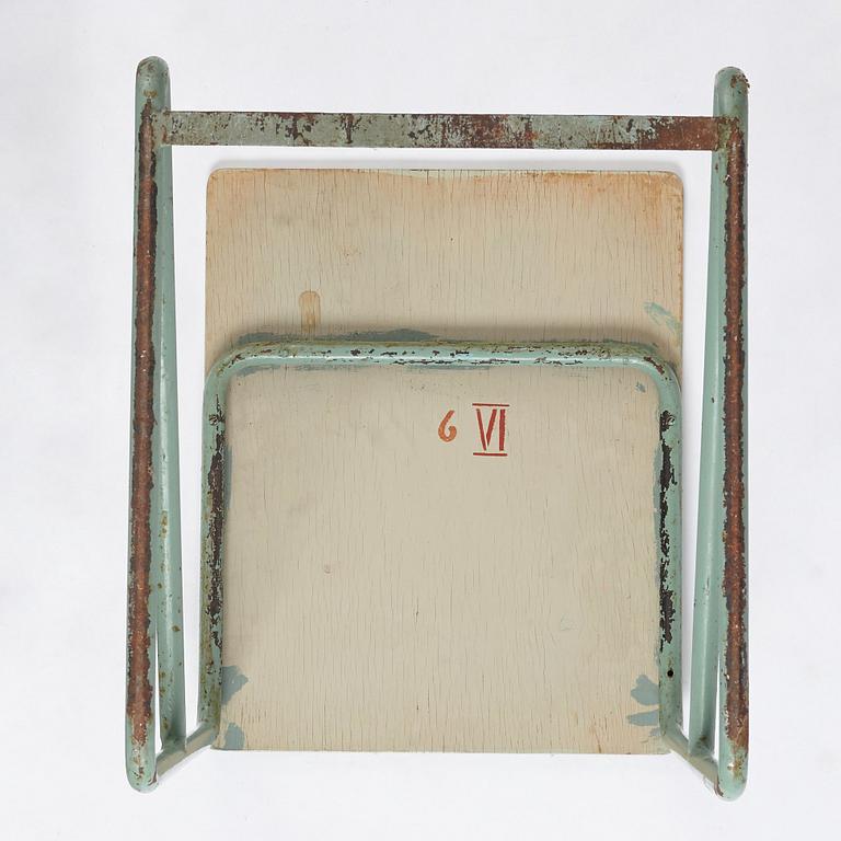 Alvar Aalto, a green lacquered side table, Aug. Louhen Rautasänkytehdas ja Valimo Oy, Åbo ca 1932, for Paimio, Finland.