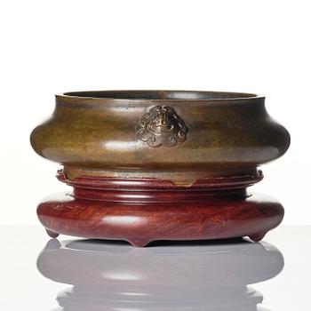 A bronze censer, Qing dynasty with Xuande mark.