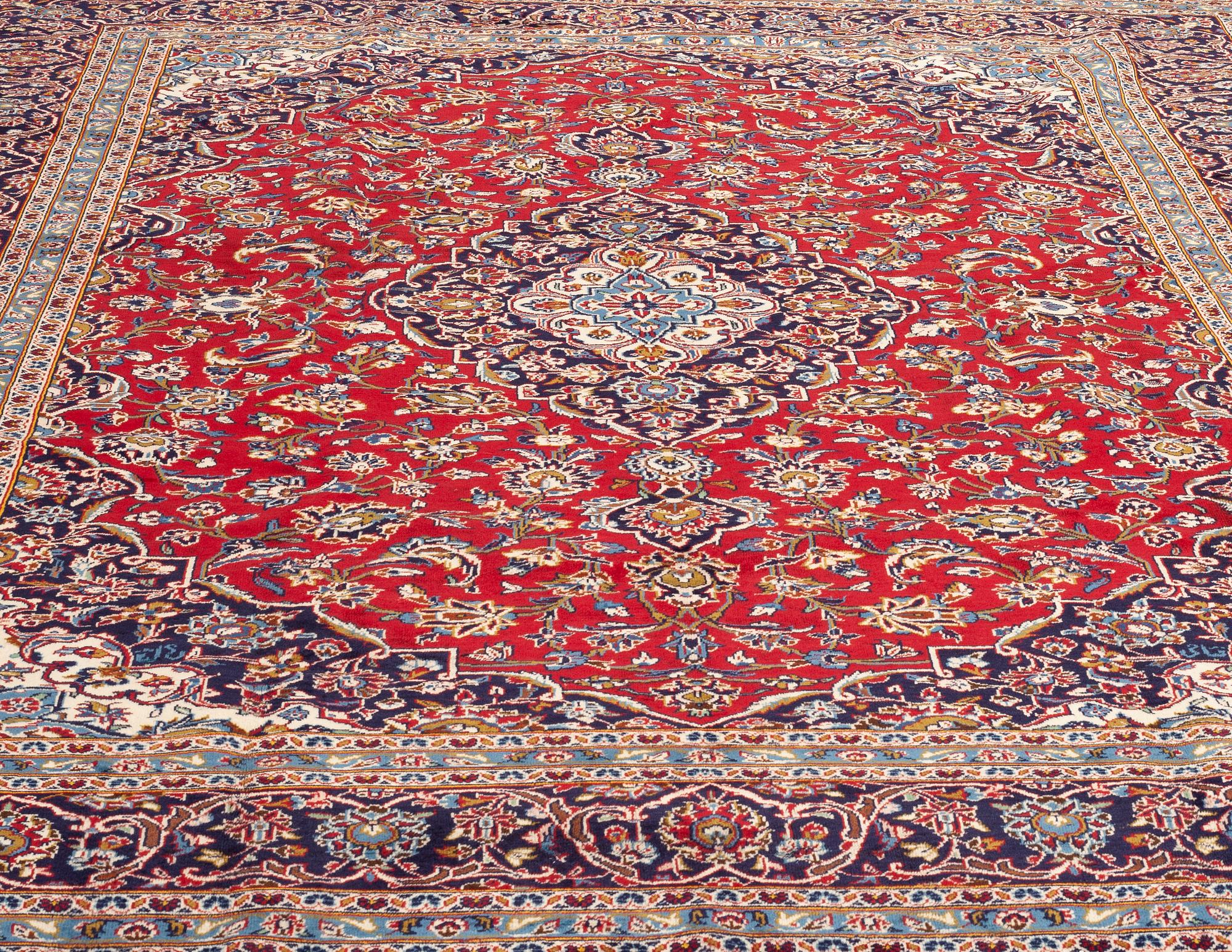 A carpet, Kashan, ca 386 x 286 cm.