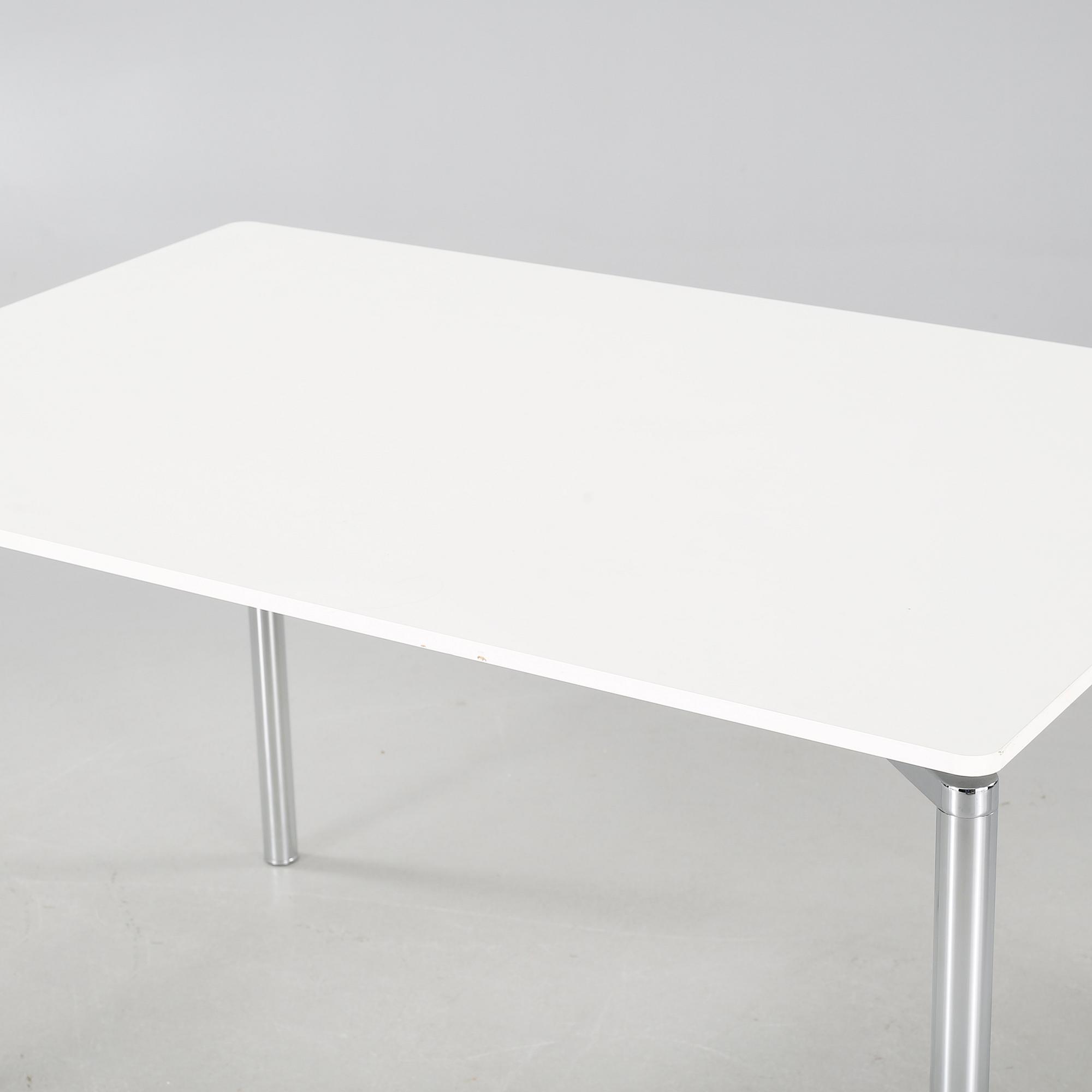 A "Plano" table, deisgned by Pelikan Design (Niels Gammelgaard og Lars Mathiesen) for Fritz Hansen, made 2004.