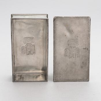 Skrin, tenn, stämplad Kut Hing Pewter, Swatow. Kina tidigt 1900-tal.