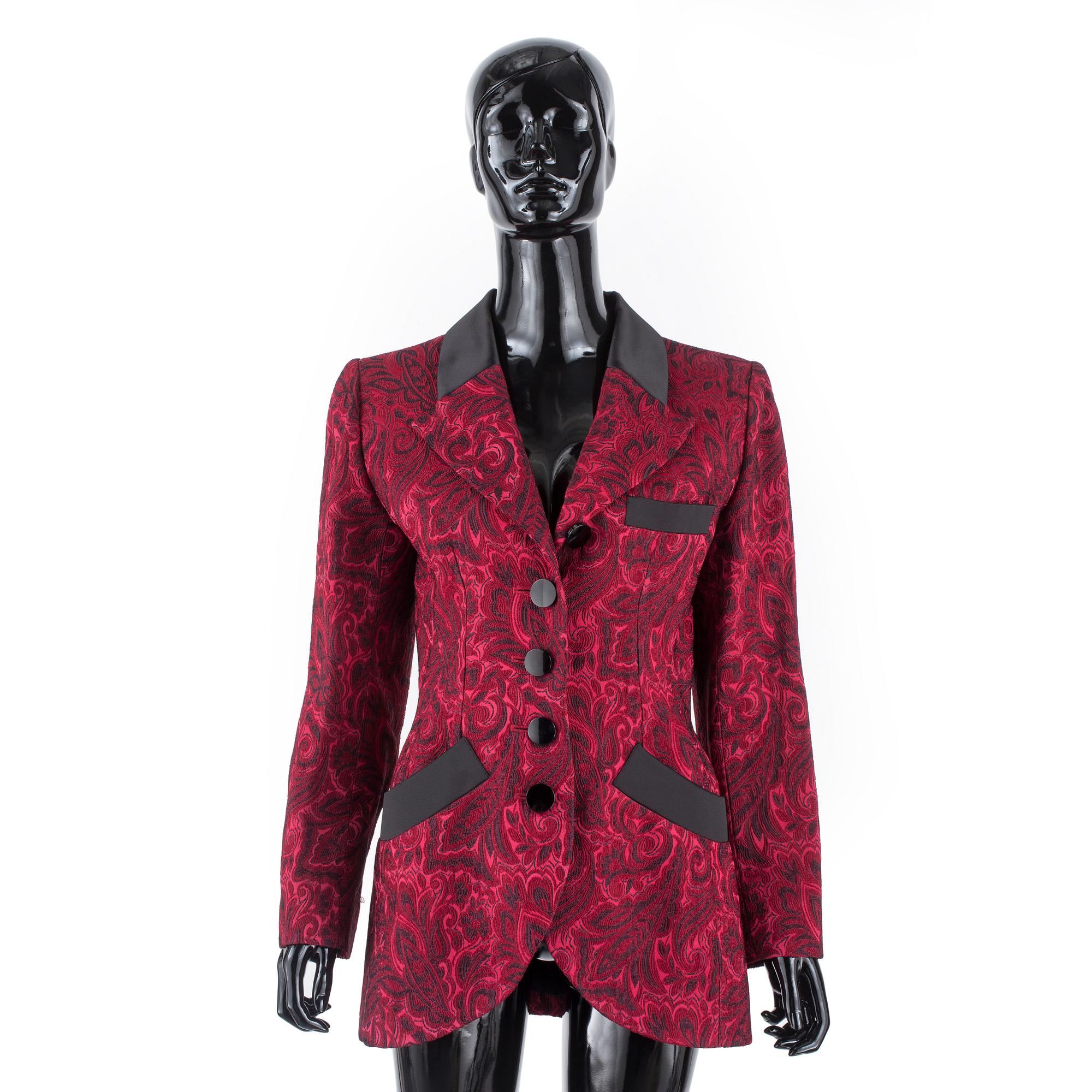 KAVAJ, Yves Saint Laurent.