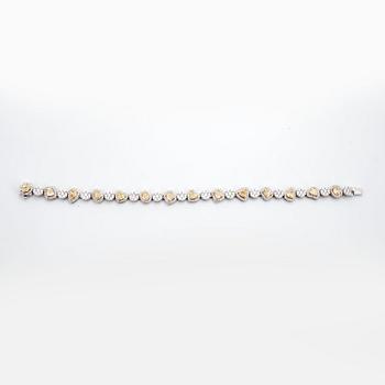 A bracelet with 14 Fancy Yellow and 333 brilliant cut diamonds total carat weight ca 8.82 cts. Quality ca G-H/VS-SI.