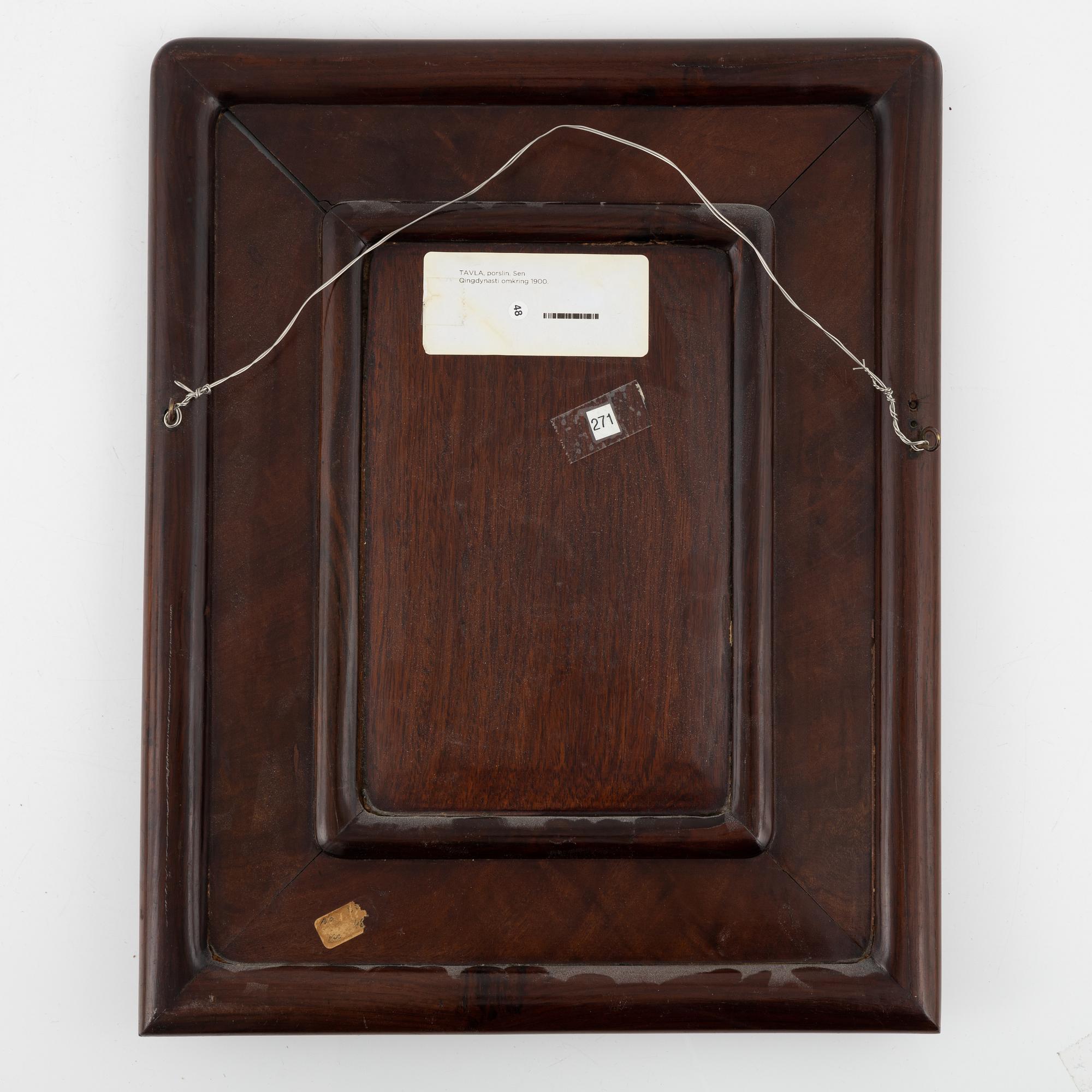 An enamelled procelain placque, late Qing dynasty, circa 1900.