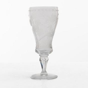 Vicke Lindstrand, a 23 piece "Dalecarlia" glass service, Kosta Boda.