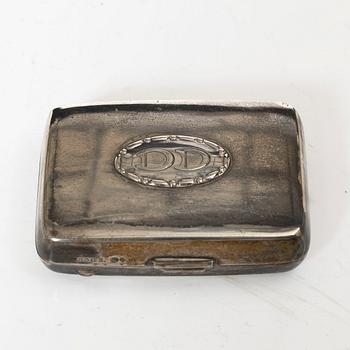 Askar, 2 st och ciggaretui, silver, bl.a. David Andersen & Co, Stockholm 1928.