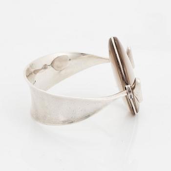 Vivianna Torun Bülow-Hübe, a sterling bangle with a qvartz, Georg Jensen, Copenhagen 1945-77, design nr 205.