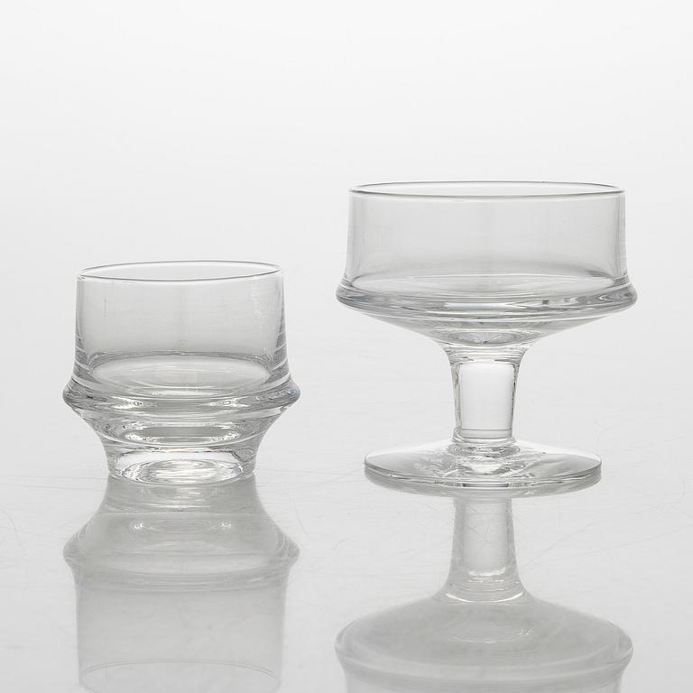 Tapio Wirkkala, jälkiruokamaljoja 12 kpl ja juomalaseja 5 kpl, "Marski" Iittala 1900-luvun toinen puoli.