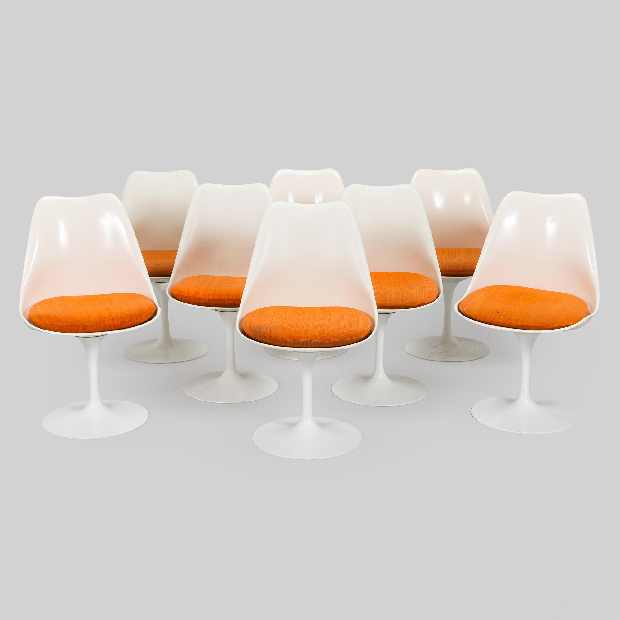 Eero Saarinen, A 'Tulip' furniture set, table with eight chairs, Knoll International, 1970s.