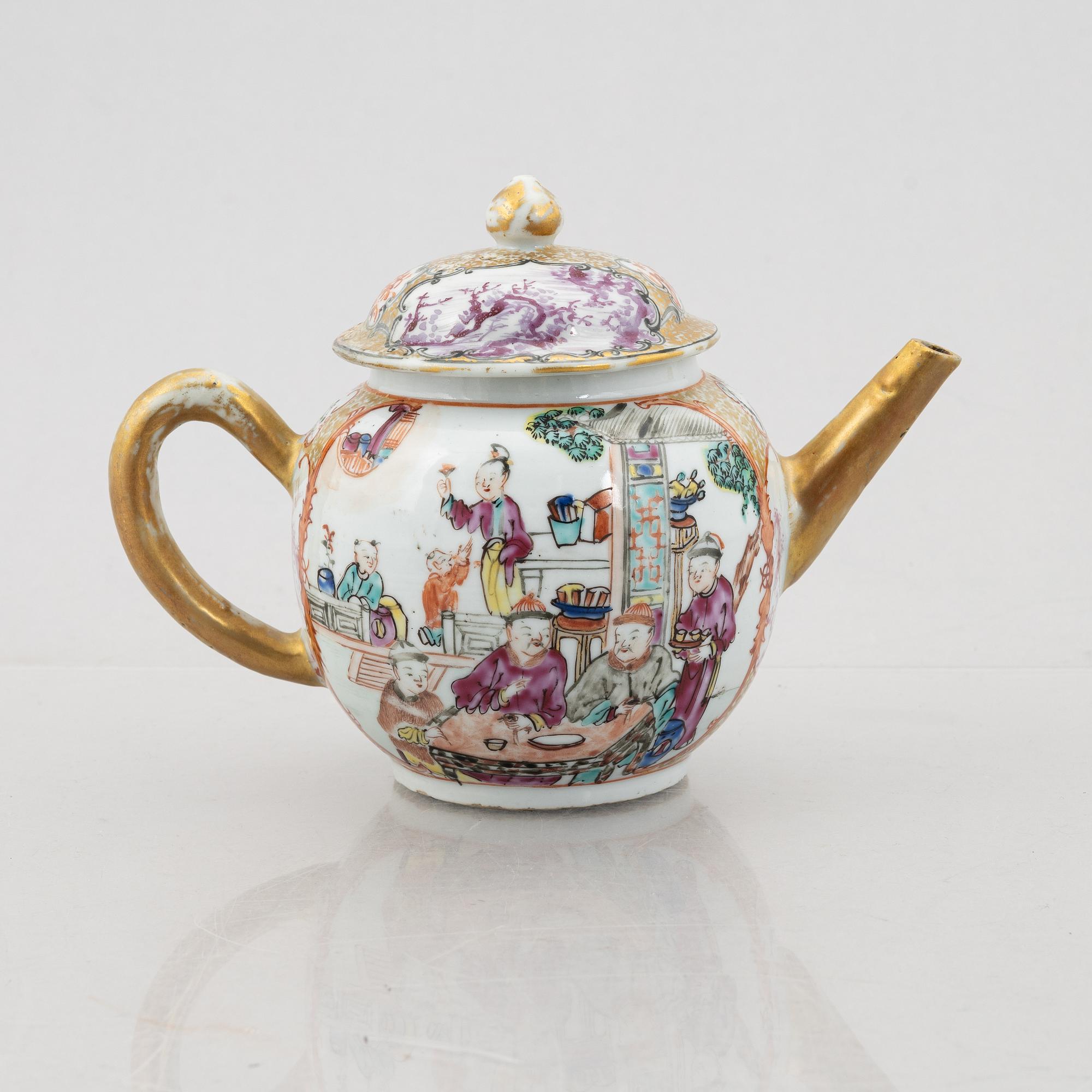 Tekanna med lock, kompaniporslin. Qingdynastin, Qianlong (1736-95).