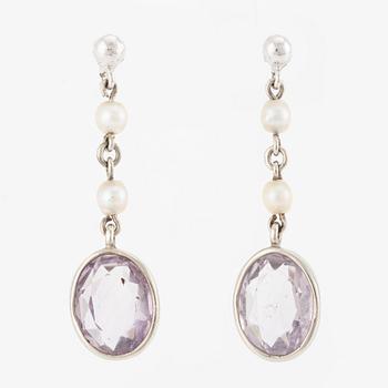 Earrings, a pair, 18K white gold with pearls and amethysts.