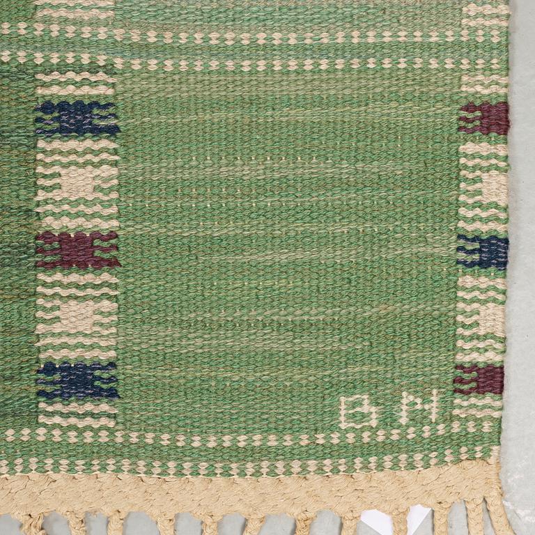 CARPET. "Falurutan Grön, Folksam". Flat weave. 301 x 186 cm. Signed AB MMF BN.