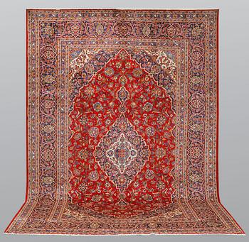 A carpet, Kashan, ca 355 x 248 cm.