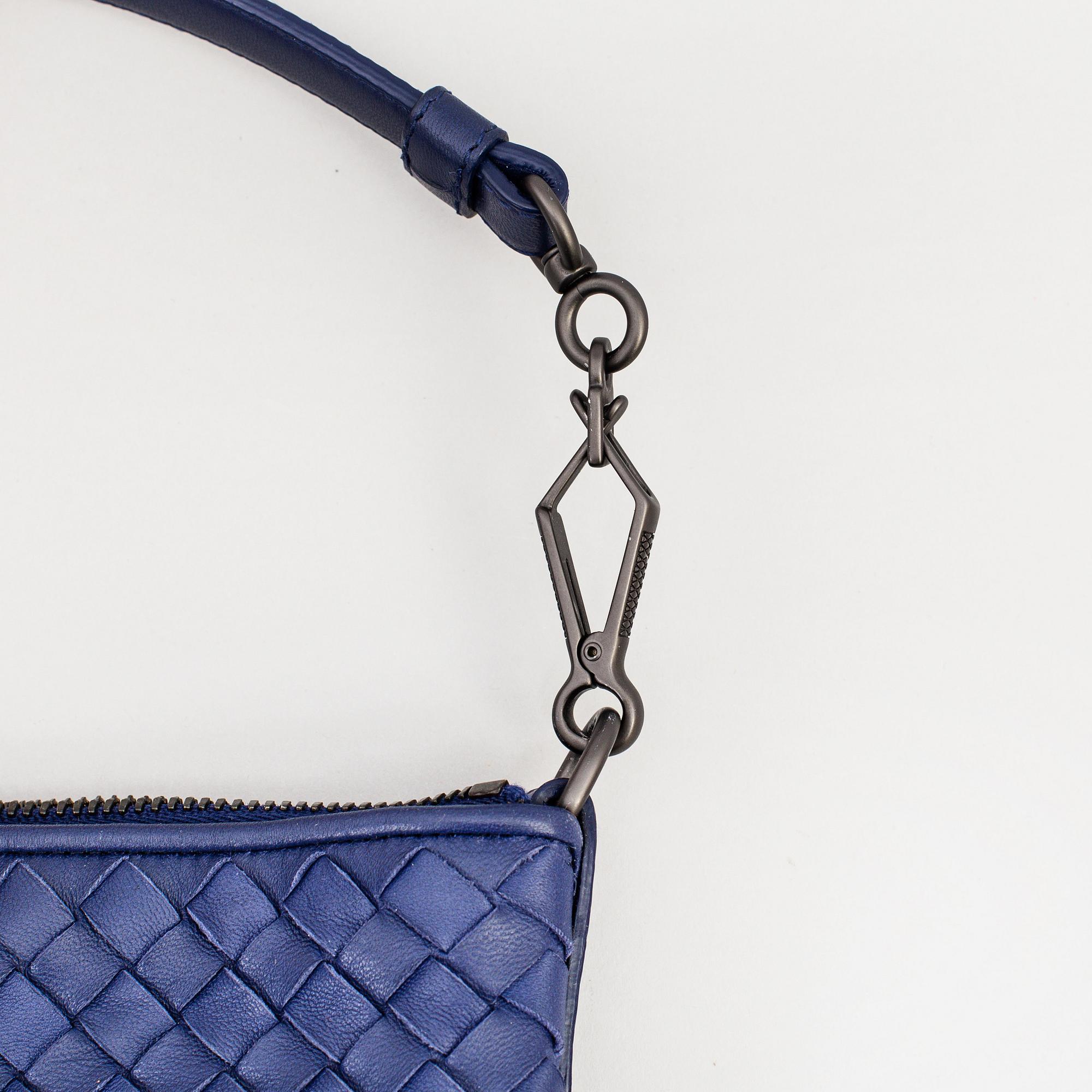 A 'Maxi Convertible Bag' in intrecciato nappa  from Bottega Veneta, 2014.