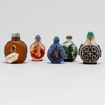 Five Chinese glass snuff bottles, 20th century.