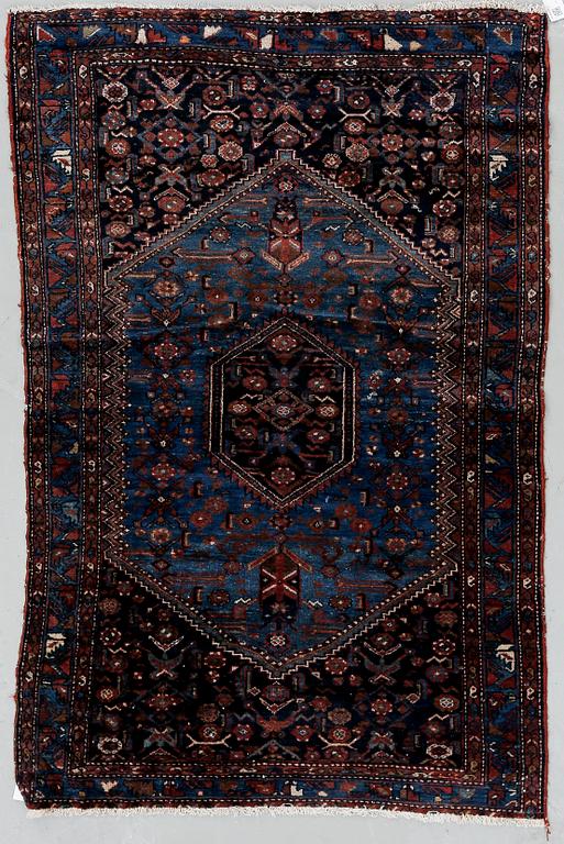 MATTA, semiantik Heris. Ca 125x192 cm.