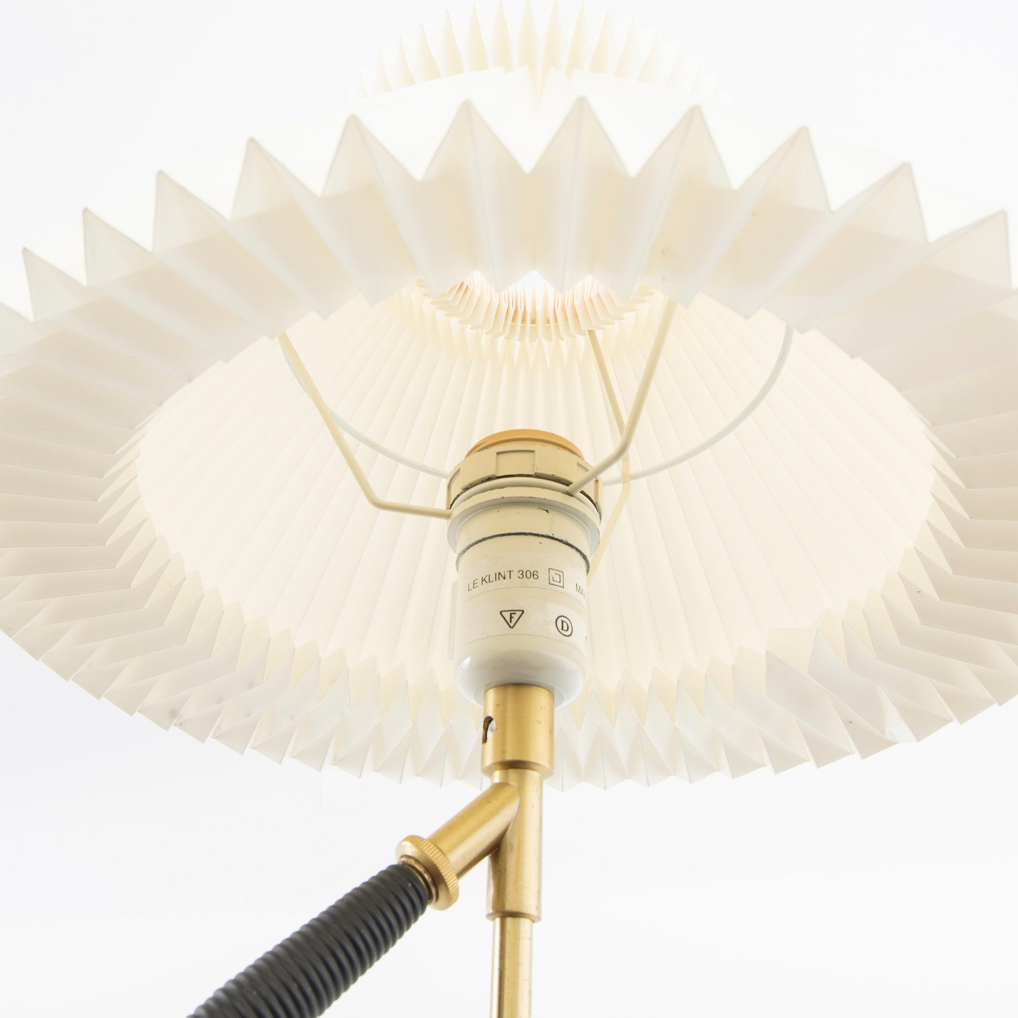 Kaare Klint, Bordslampa modellnr 306 Le Klint Danmark 1900-talets mitt.