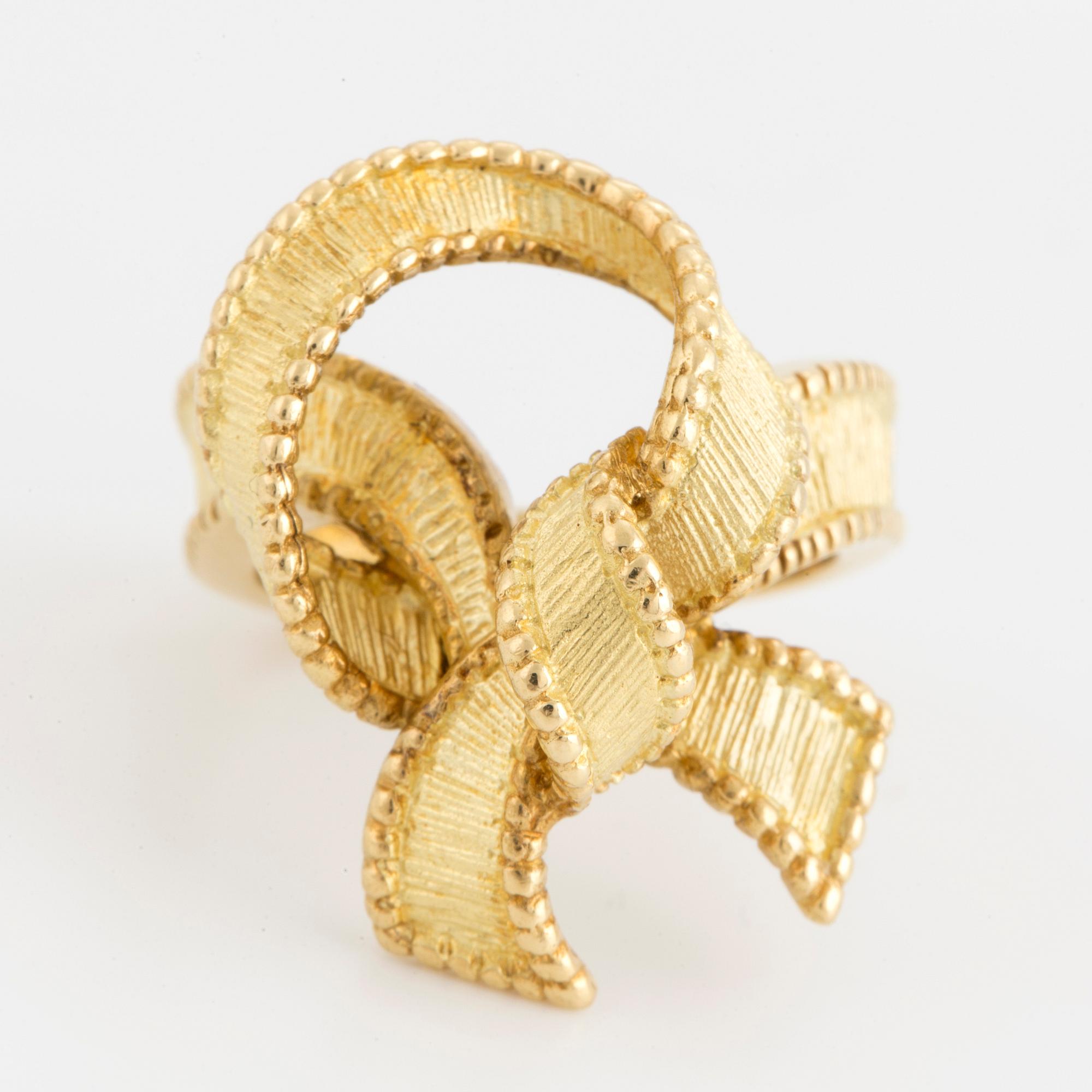 An 18K gold bow ring with French hallmarks.
