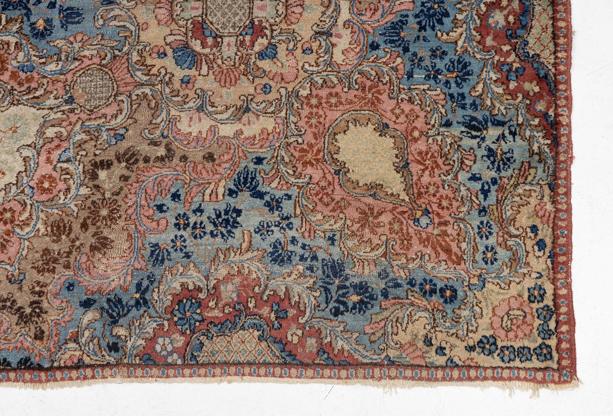 Rug, Kirman, semi-antique, approx. 370 x 267 cm.