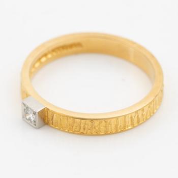 Björn Weckström, ring, "Diamond engagement ring", 18K gold with brilliant-cut diamond. Lapponia 1978.
