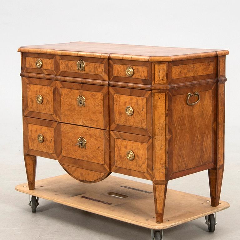 Byrå Louis XVI 1800-talets första hälft.