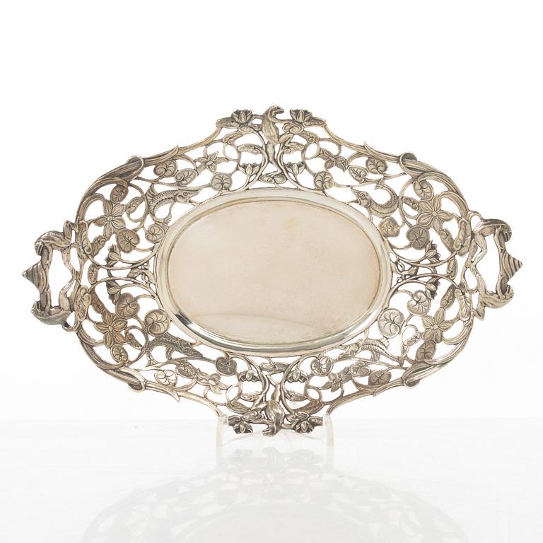 Brödkorgar, 2 st, samt servettringar, 3 st, silver, 1800-1900-tal.