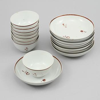 TEKOPPAR med FAT, 8 st, porslin, Kina, omkring sekelskiftet 1800.