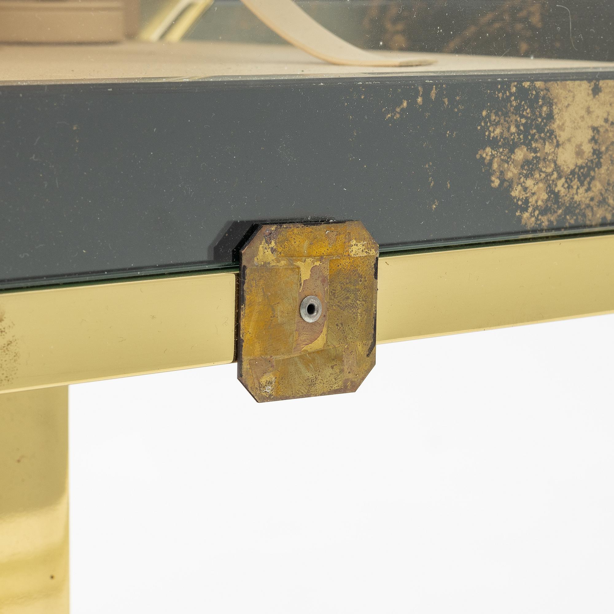 Patek Philippe, display case, 69 x 39 x 30 cm.