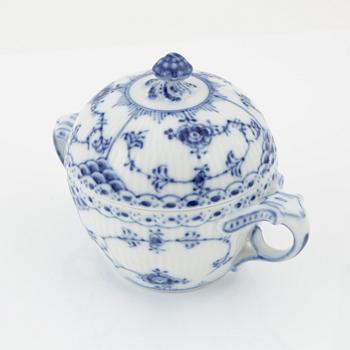 Kaffeservis, 26 delar, porslin, "Musselmalet", halvblonde, Royal Copenhagen, Danmark.