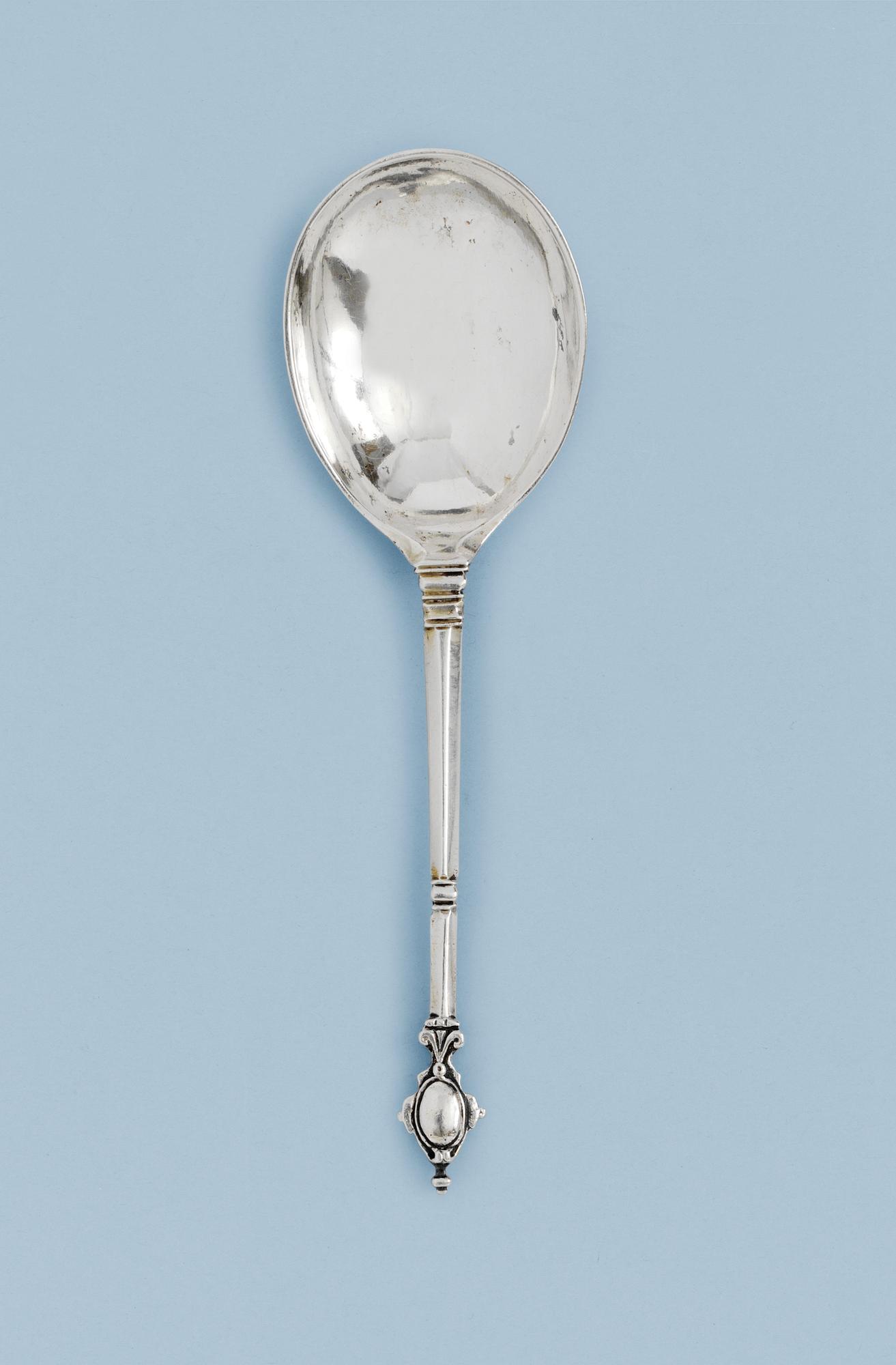SKED med sköldknopp, av Johan Wallman, Varberg 1719.