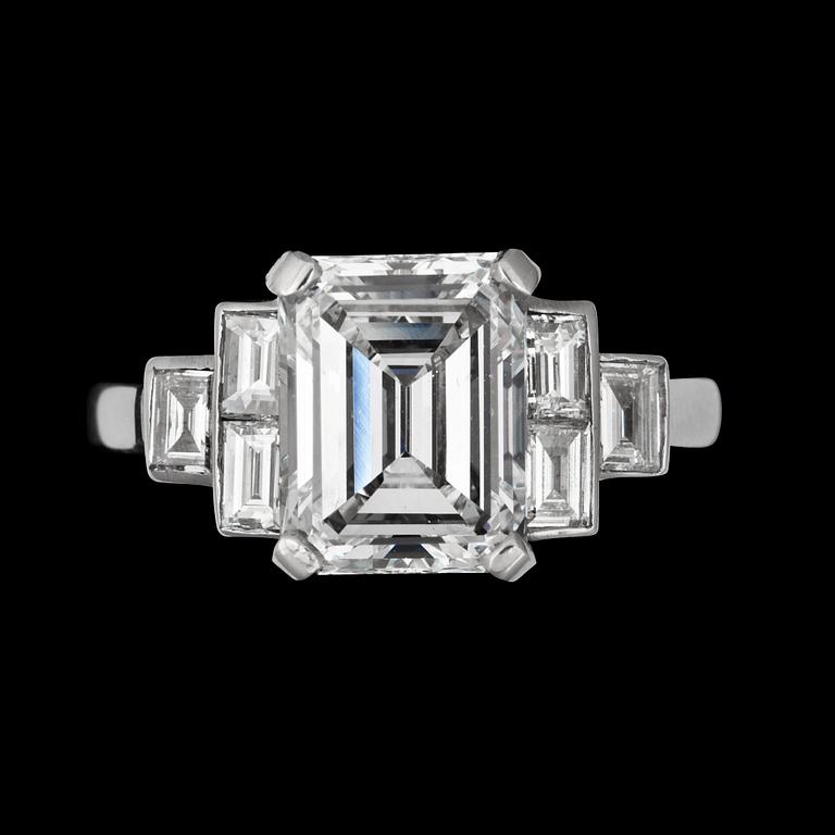 An emerald cut diamond ring, 3.11 cts. Quality app. H/VVS-VS.