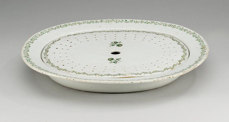 FISKFAT med SIL, porslin. Qing dynastin. Jiaqing (1795-1820).