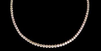 1088. COLLIER, 108 briljantslipade diamanter, tot. 23.52 ct doserade diamanter.