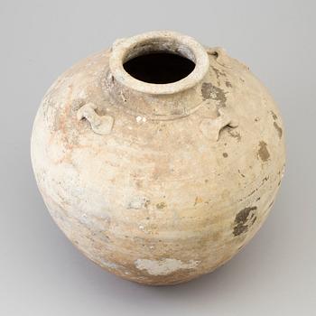 A large jar, presumably Ming dynasty.