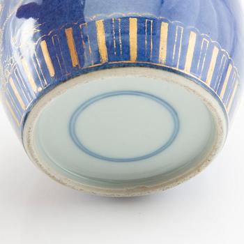 Lock urn China Kangxi style circa 1900 porcelain.