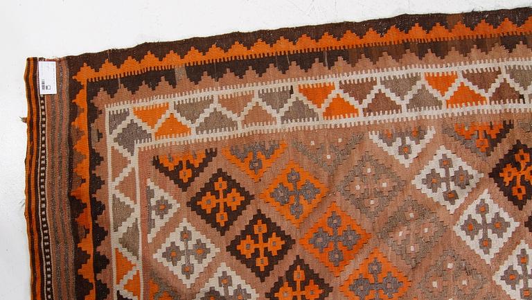 MATTA. Kelim. Ca 260 x 140.