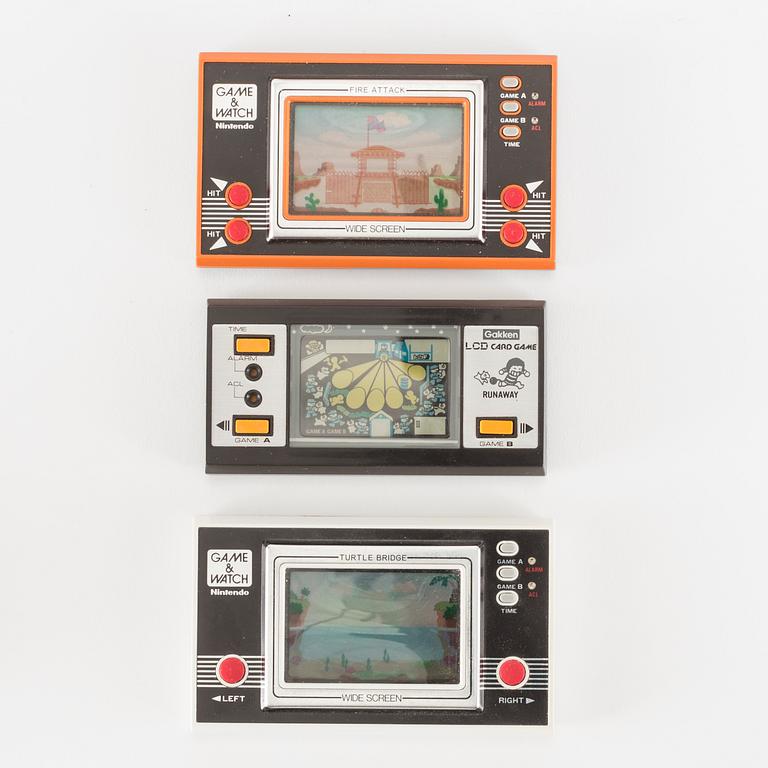 SPELKONSOLER, 3 stycken i förpackningar, Game & Watch samt Gakken, 1982.