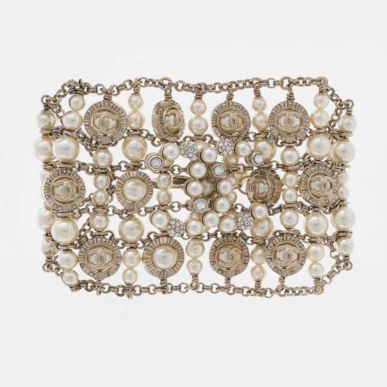 Chanel, A pearl and strass CC bracelet, 2020.