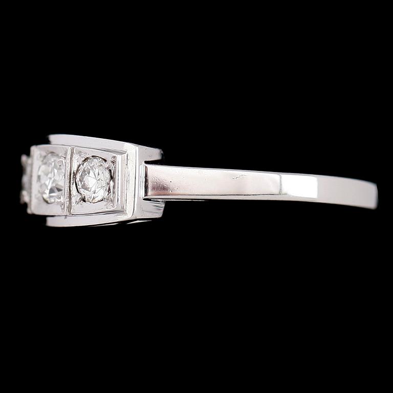RING, 18 k vitguld, briljantslipade diamanter tot ca 0.33 ct.