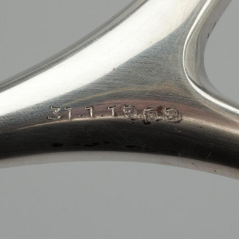 LJUSSTAKE, silver, för tre ljus, Anna-Greta Eker, Auran Kultaseppä, Åbo 1967. Vikt ca 185 g.