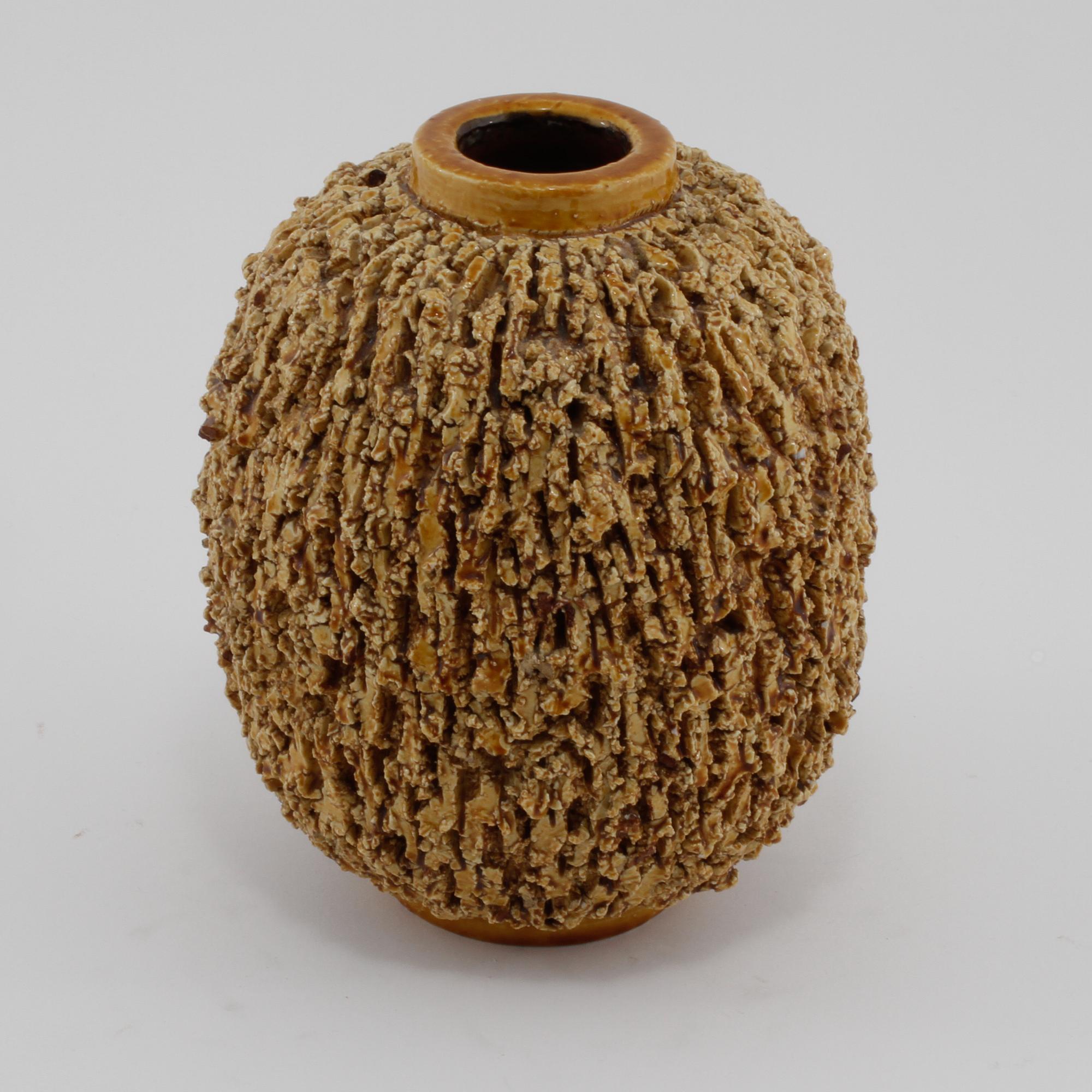 VAS, chamotterat stengods, Gunnar Nylund, Rörstrand, 1900-talets andra hälft.