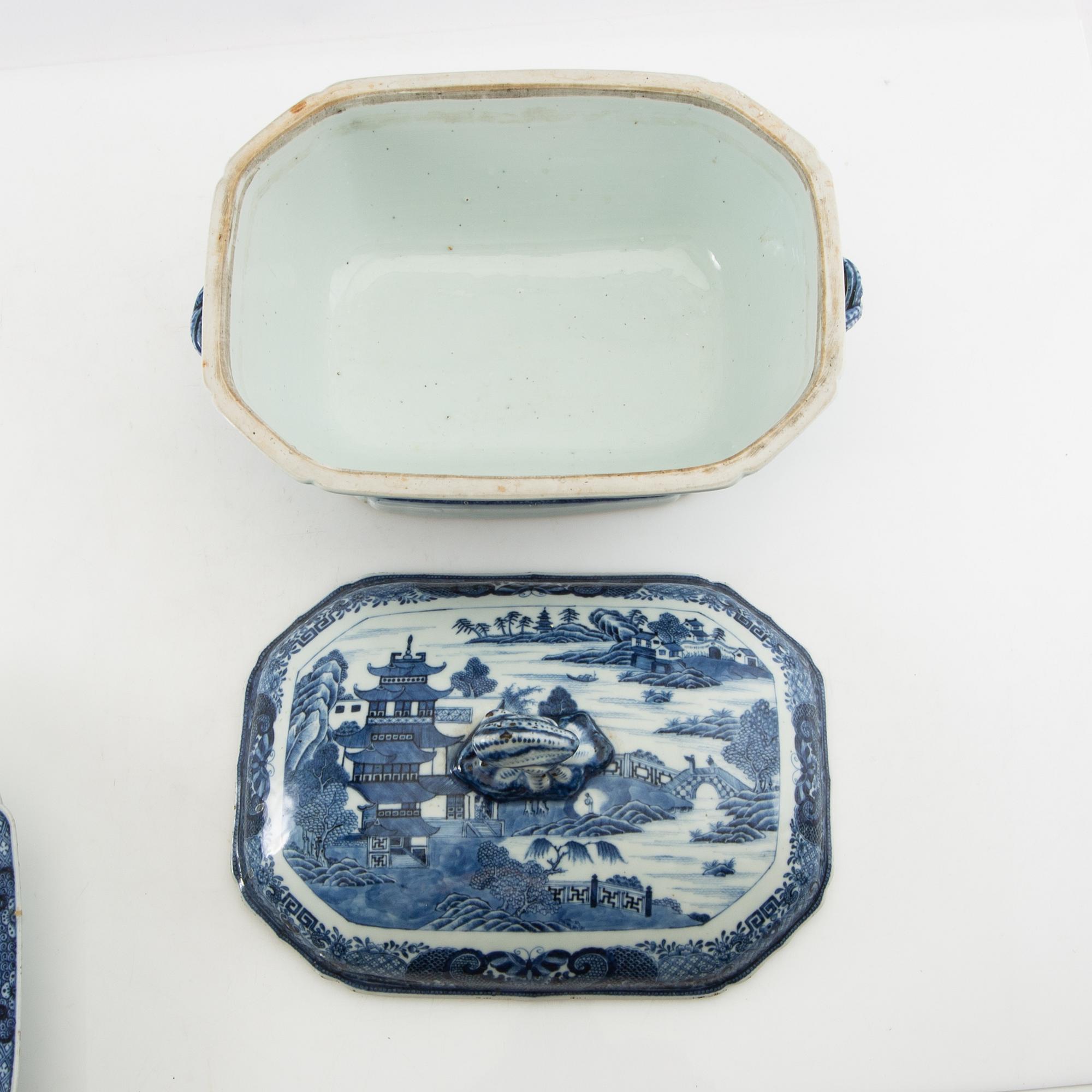 Terrin med lock och fat Kina Qianlong (1736-95) porslin.