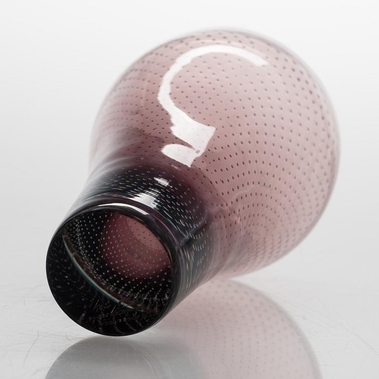 GUNNEL NYMAN, A glass vase, signed. G. Nyman Nuutajärvi Notsjö -54.