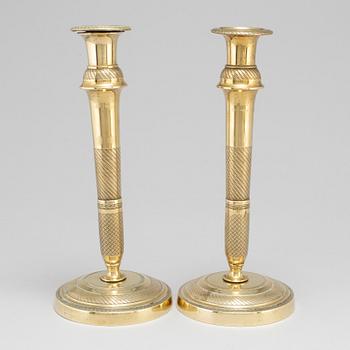 LJUSSTAKAR ett par, mässing,   1800-talets mitt.