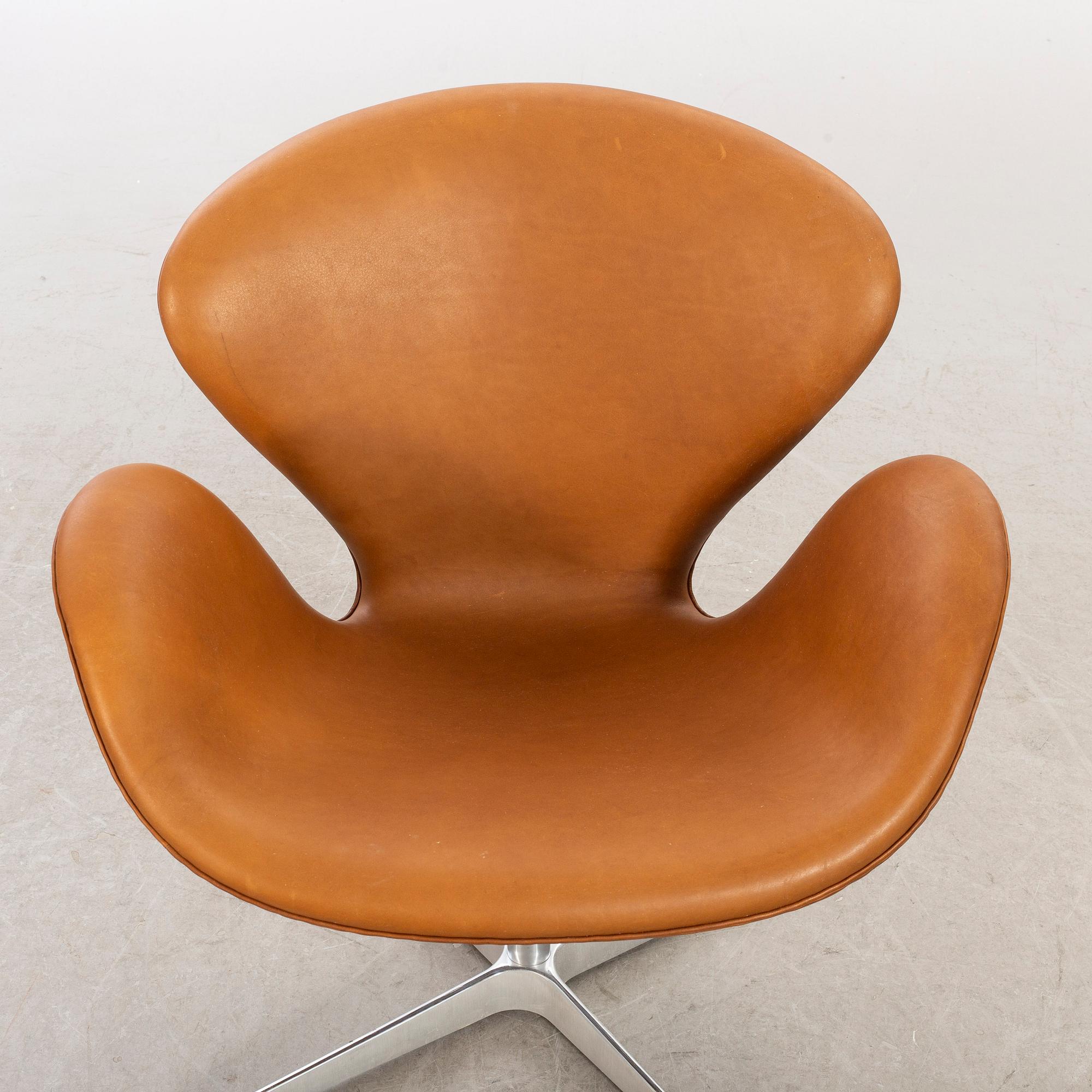 ARNE JACOBSEN, A swan lounge chair for Fritz Hansen, 2017.