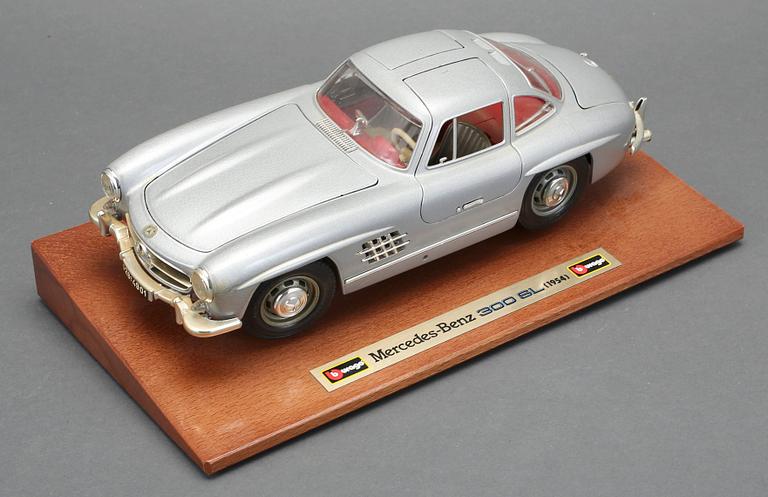 MODELLBILAR, samtliga av märket Mercedes, Burago, 1960-70-tal.